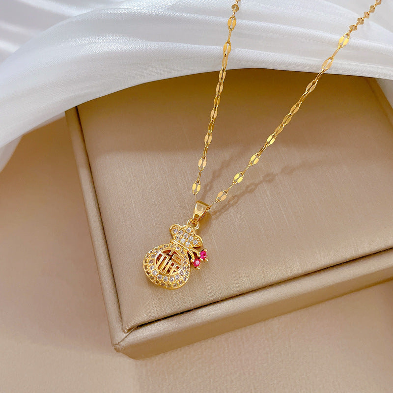 Collana con ciondolo a catena per labbra in acciaio al titanio con intarsio di strass e motivo del carattere cinese "Fu", stile dolce e fresco geometrico