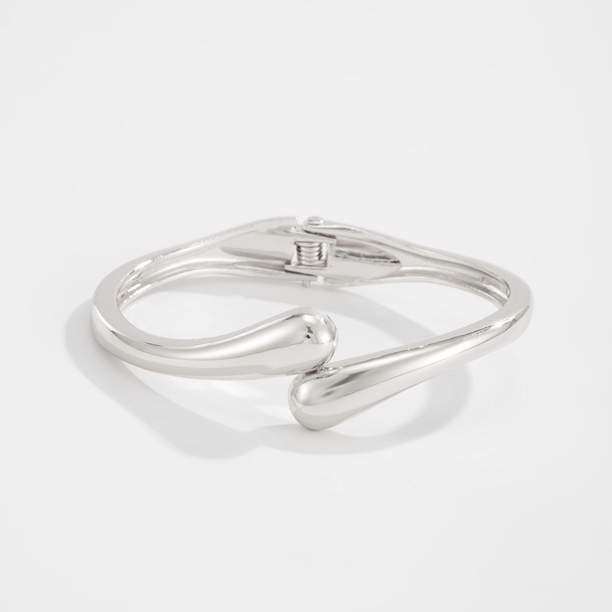 Luxury Elegant Geometric Teardrop Plated Alloy Cuff Bracelet for Women