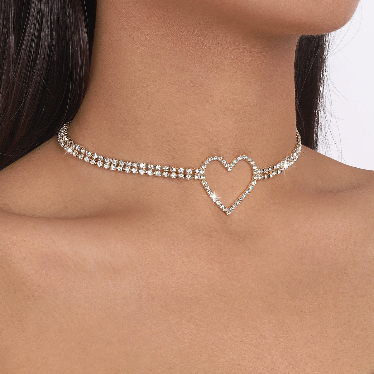Collana con ciondolo geometrico dolce e audace con catena a griffe e strass per donna
