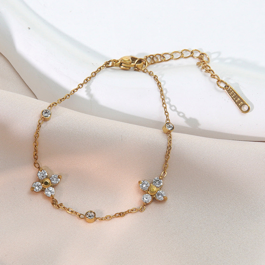 Elegante Pulsera de Acero Inoxidable para Mujer Bañada en Oro de 18K con Diseño Floral Geométrico y Diamantes de Imitación
