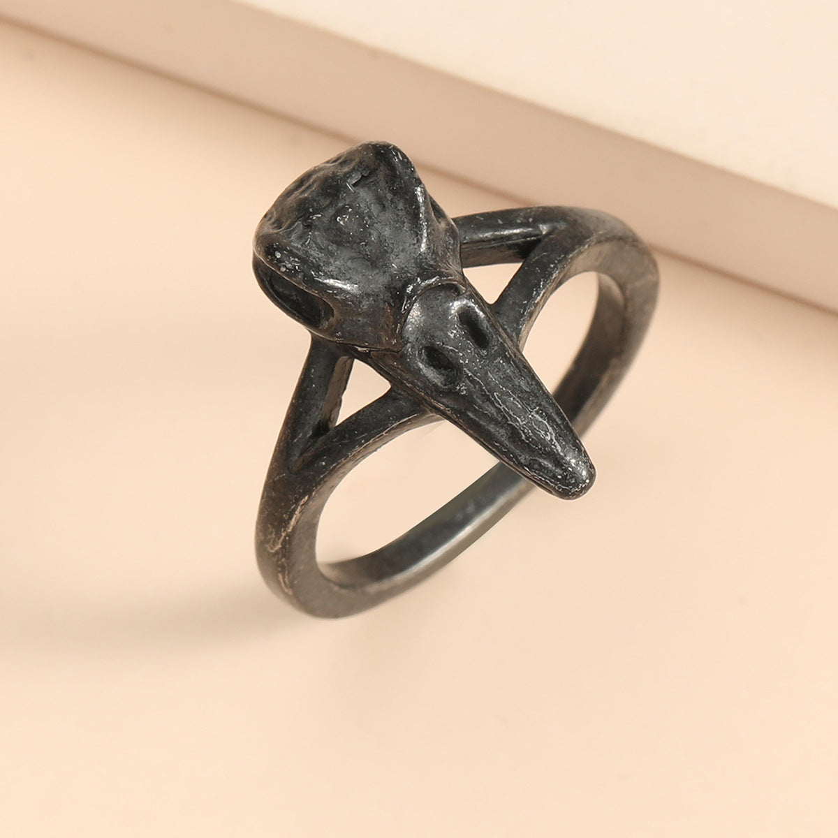 Gothic Punk Skull-Shaped Alloy Ring with Electroplated Finish for Unisex Streetwear Fashion
