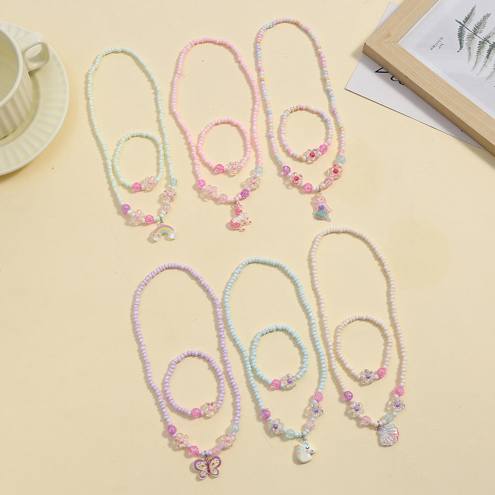 Lindo conjunto de collar de resina de sirena y unicornio para niños con detalles de arcoíris y cadena de cuentas redondas