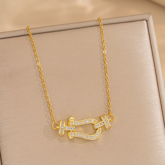 Collana da donna minimalista geometrica in acciaio al titanio placcato con intarsio in zirconi cubici e catena a croce