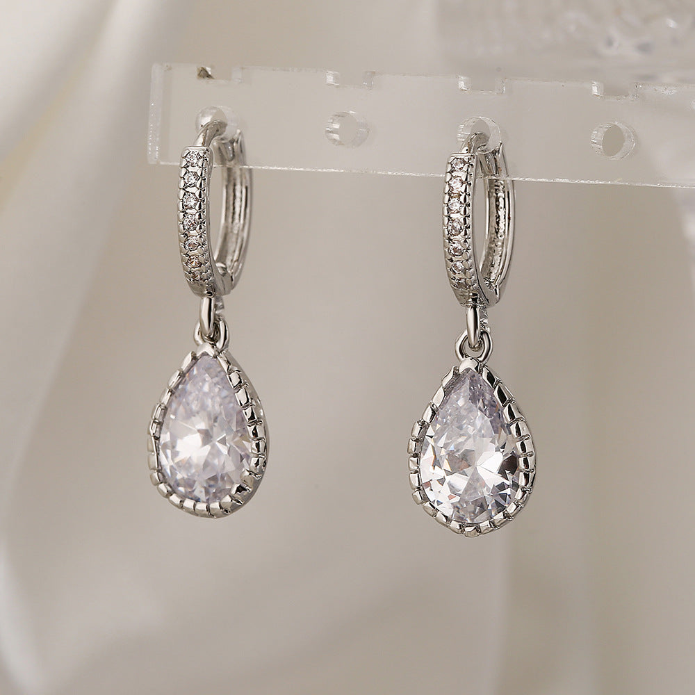 Orecchini da donna minimalisti ed eleganti in rame placcato oro vero con zircone a goccia