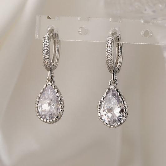 Orecchini da donna minimalisti ed eleganti in rame placcato oro vero con zircone a goccia