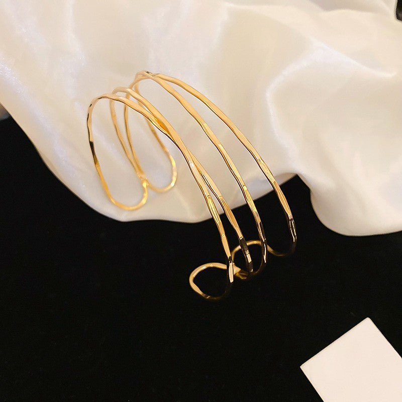 Pulsera Cóncava Irregular Minimalista para Mujer en Aleación de Latón con Acabado Galvánico