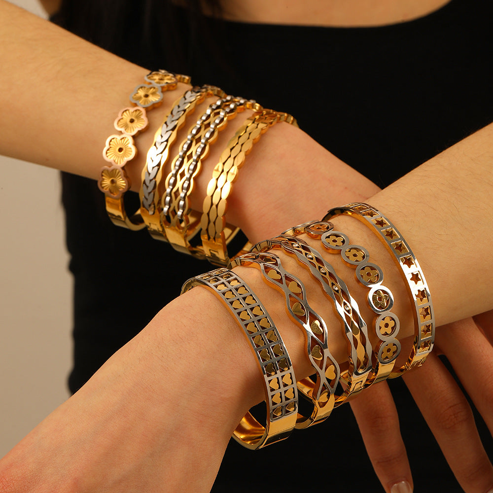 Ins Style Floral Wave Star Heart Stainless Steel Bracelet for Women with 18K Vacuum Plating