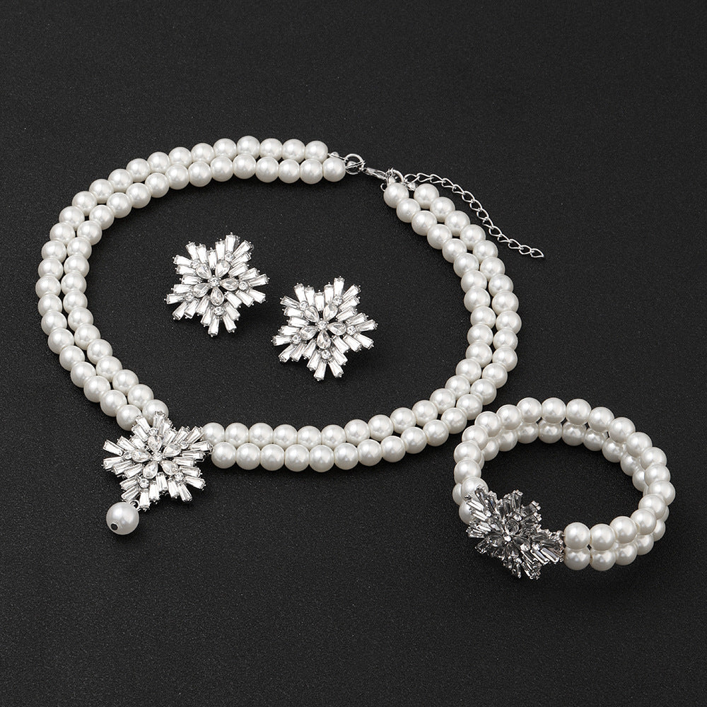 Luxury Floral Pearl Necklace Set for Women Geometric Alloy Pendant with Rhinestone Inlay Snake Chain for Party and Wedding