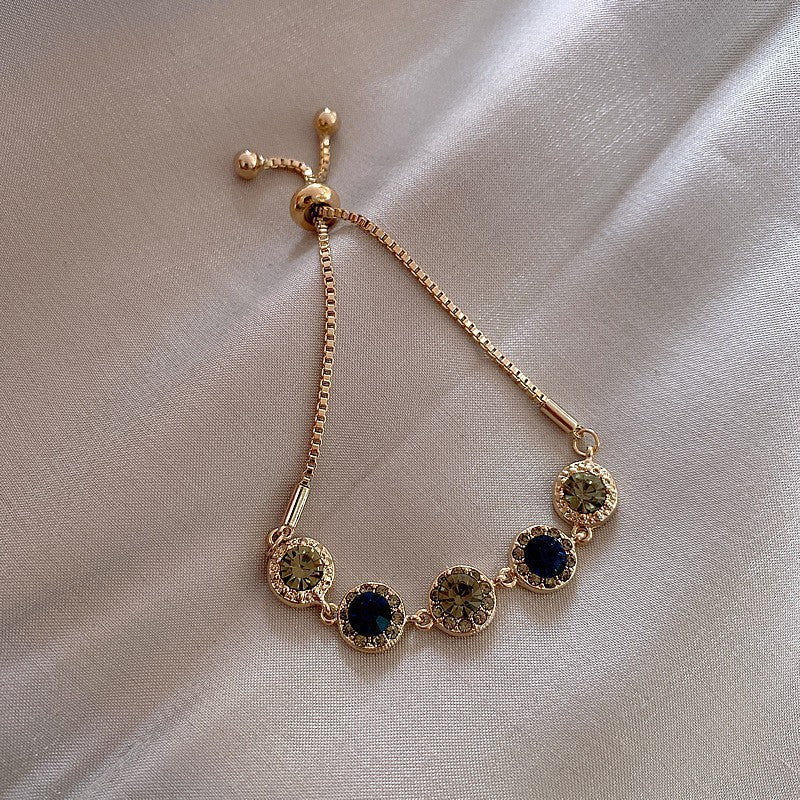 Elegant Heart-Shaped Gold-Plated Zirconia Bracelet for Women with Delicate Luxury Aesthetic