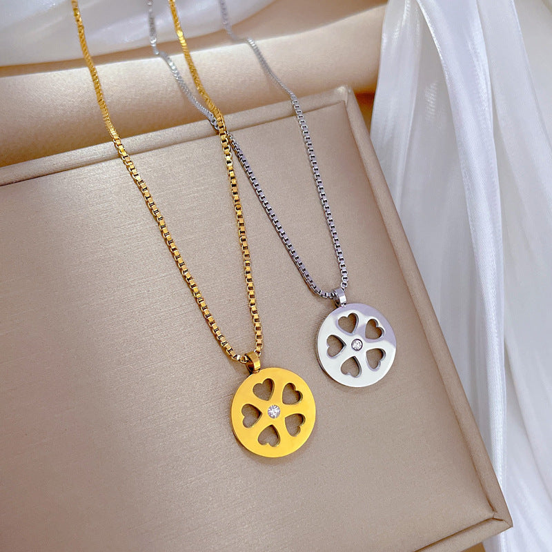 Minimalist Geometric Round Flower Pendant Necklace for Women Made of Titanium Steel with Gold Plating