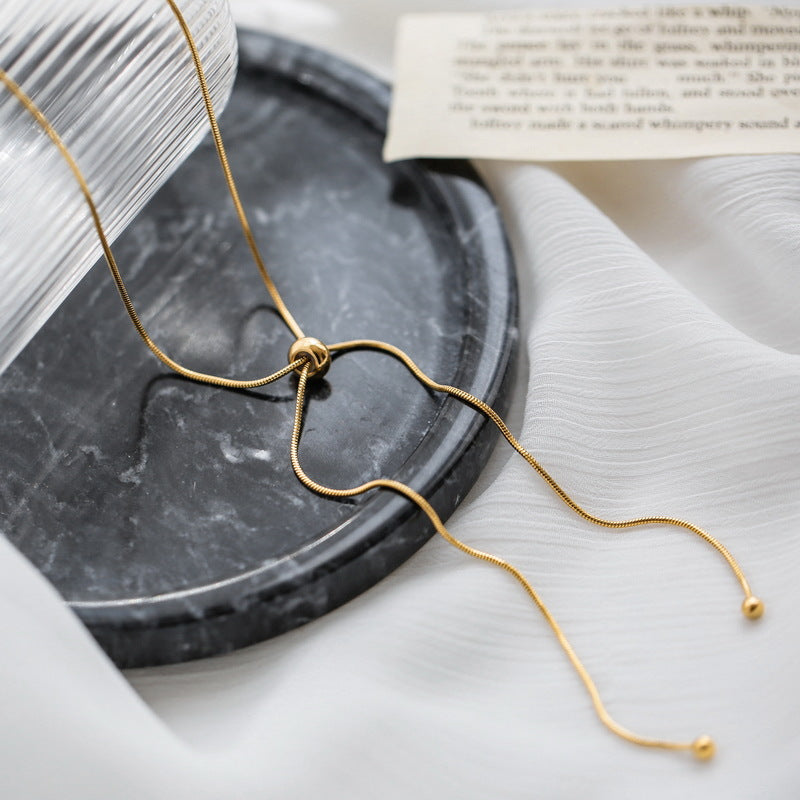 Collana regolabile con fiocco per uomo e donna in acciaio al titanio con finitura galvanizzata Design originale minimalista