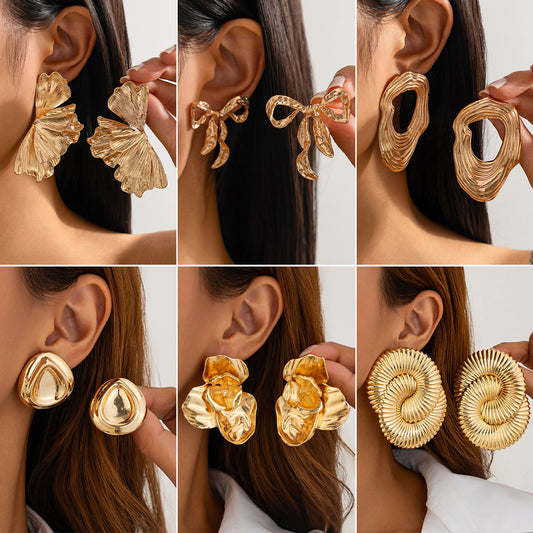 Pendientes de aleación de zinc con forma de lazo, estilo atrevido y chic, con acabado galvanizado y textura floral irregular tipo líquido.