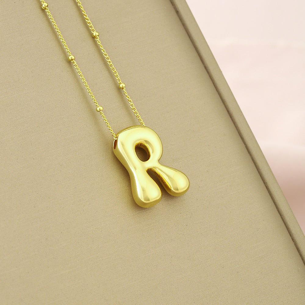 Collana girocollo minimalista da donna con ciondolo a lettera in rame placcato, catenina delicata