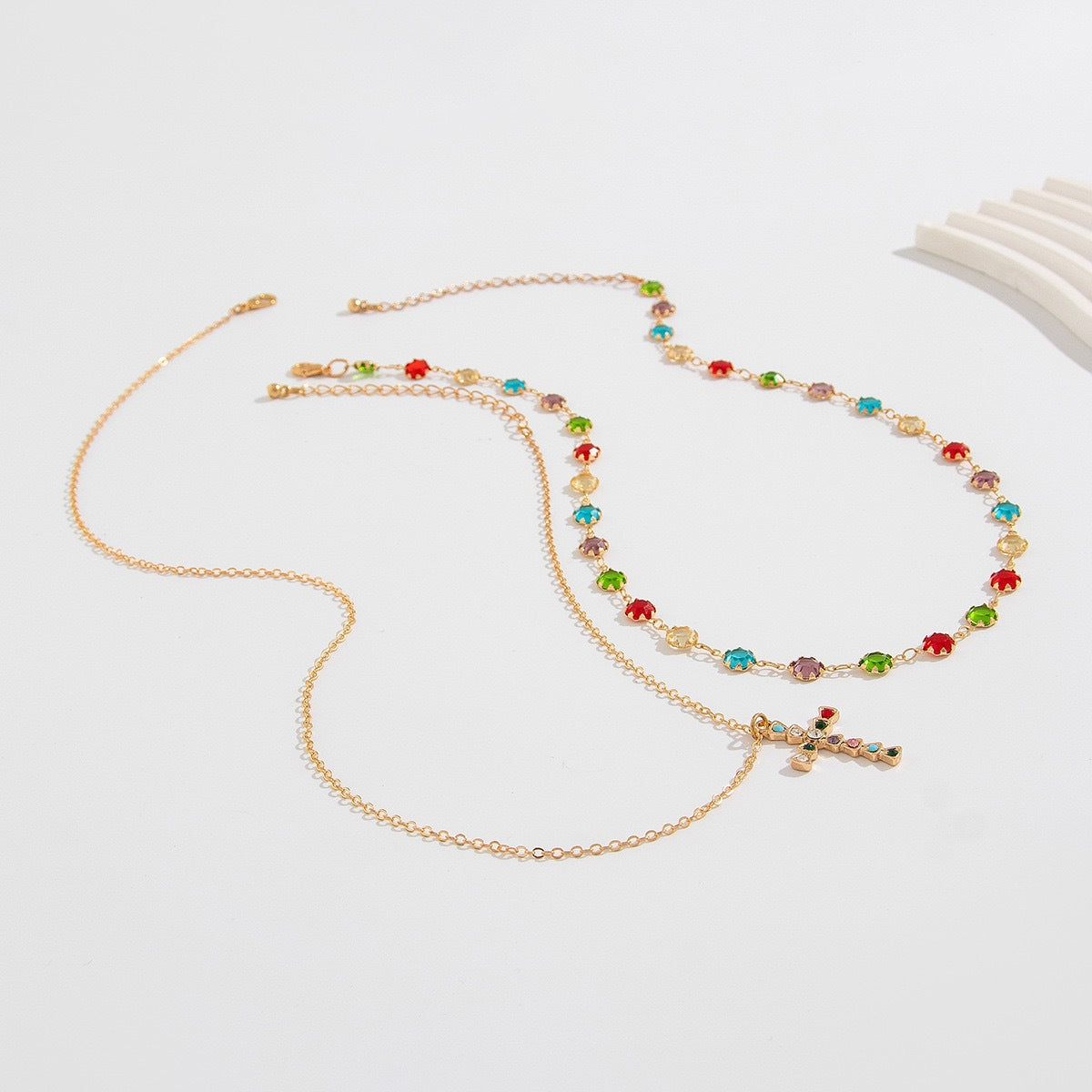 Collana Sweet Streetwear con Ciondolo a Cuore e Croce in Lega Placcata e Strass Colorati