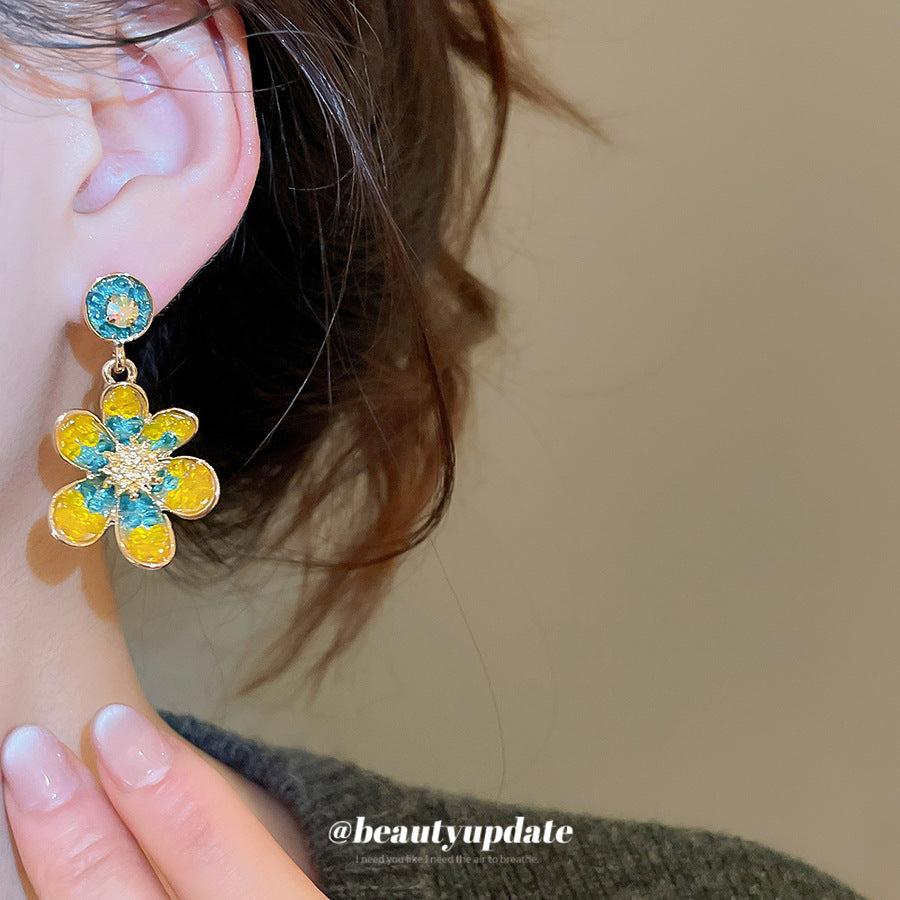 Orecchini a perno con cristalli floreali vintage con intarsi di strass in lega e acciaio inossidabile per donne