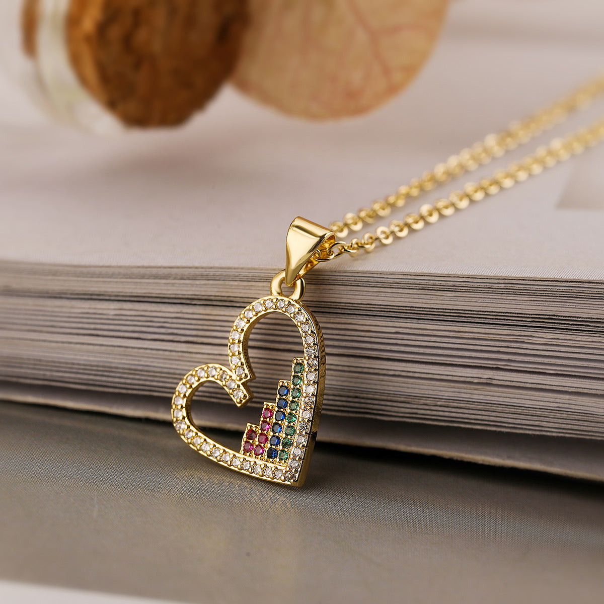 Minimalist Heart-Shaped Copper Pendant Necklace with 18K Gold Plating and Zircon Inlay for Women