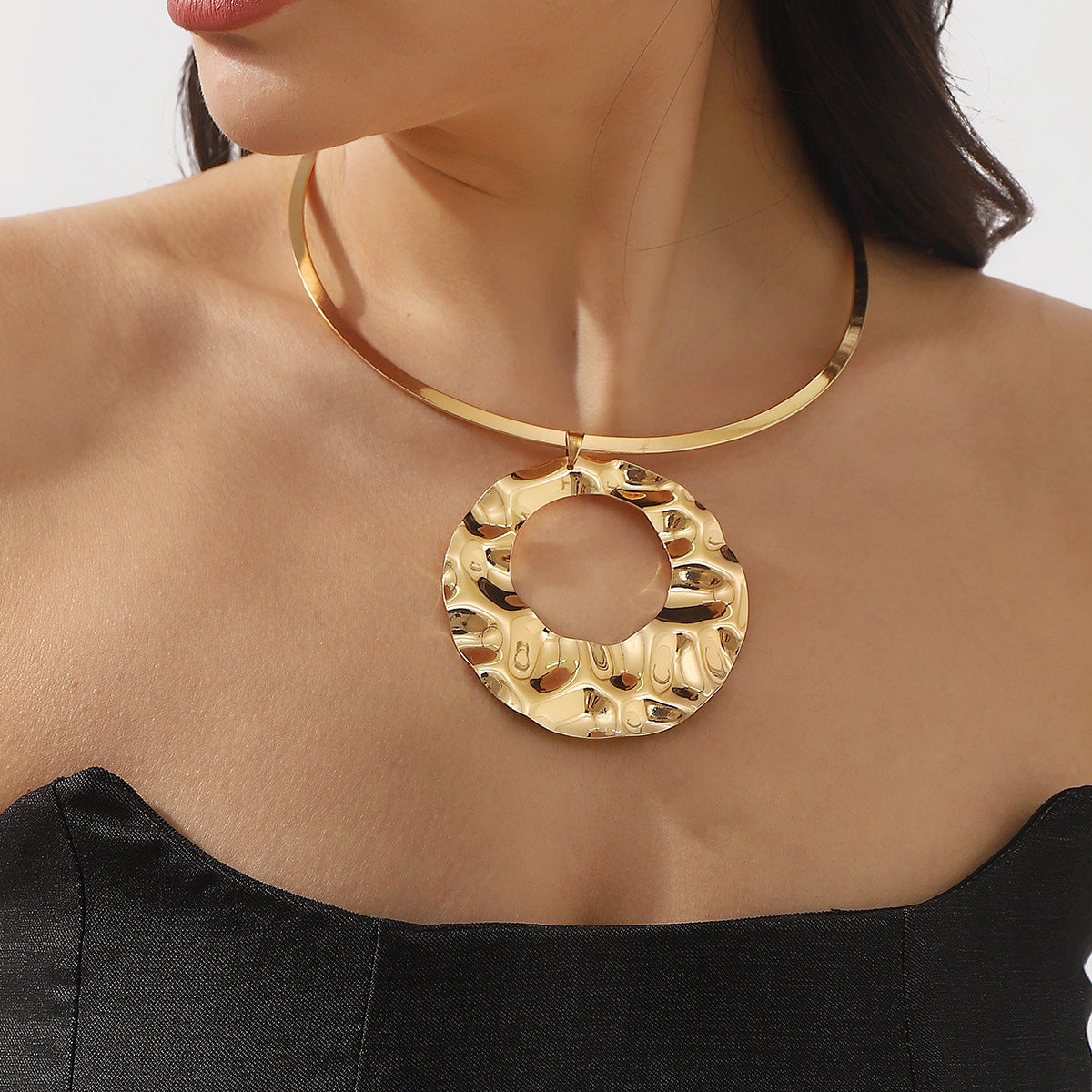 Collar colgante plisado geométrico minimalista para mujer en hierro con estilo retro lujoso