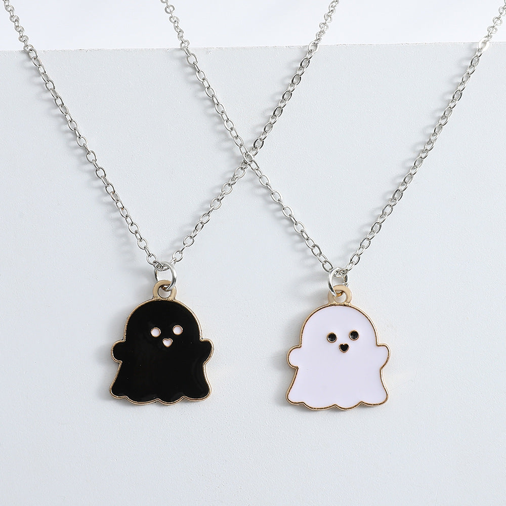 Collar con colgante de fantasma de dibujos animados en cobre con acabado galvanizado, joyería de Halloween en blanco y negro para mujer