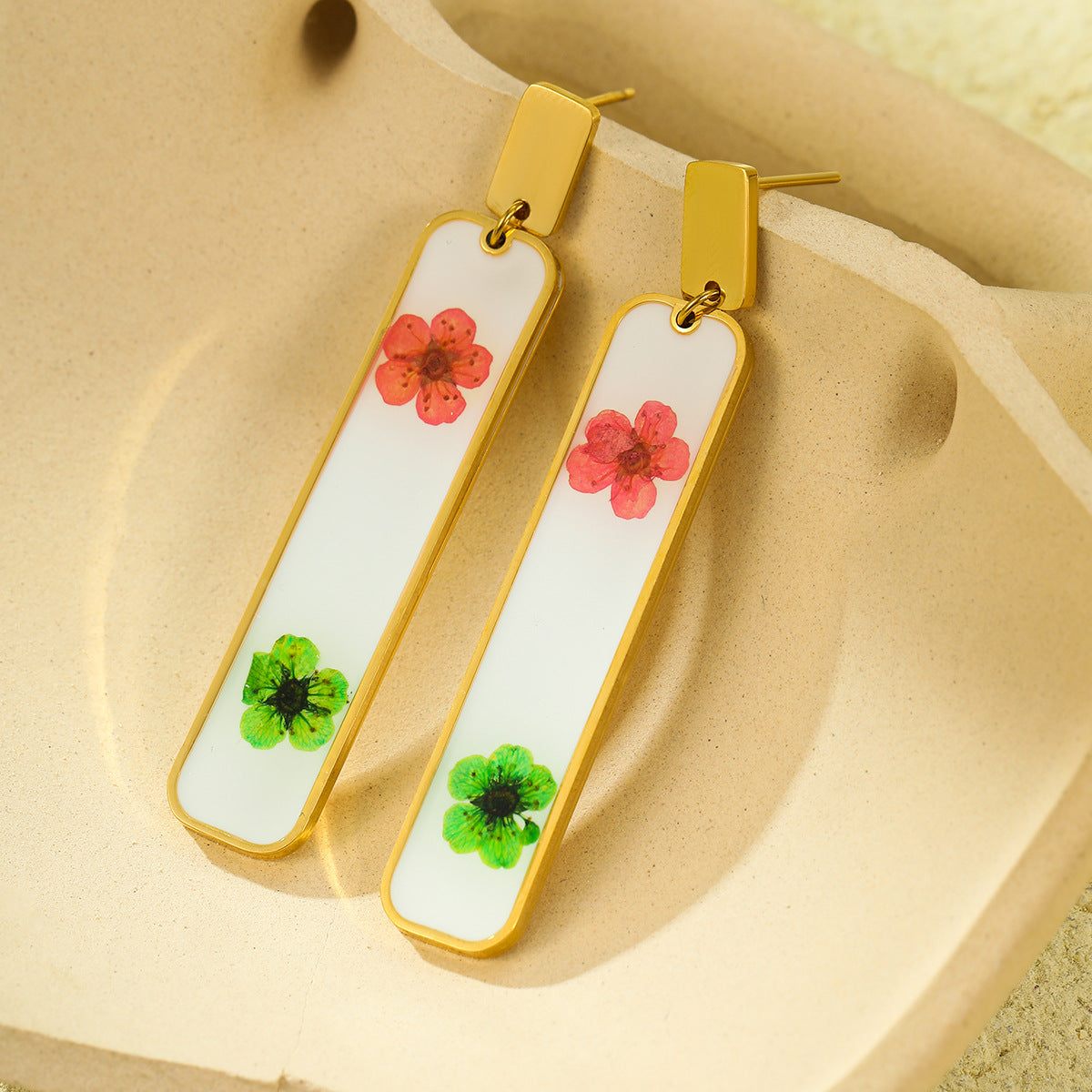 Pendientes de esmalte con colgante de flor seca en forma de corazón geométrico vintage en acero de titanio con acabado chapado