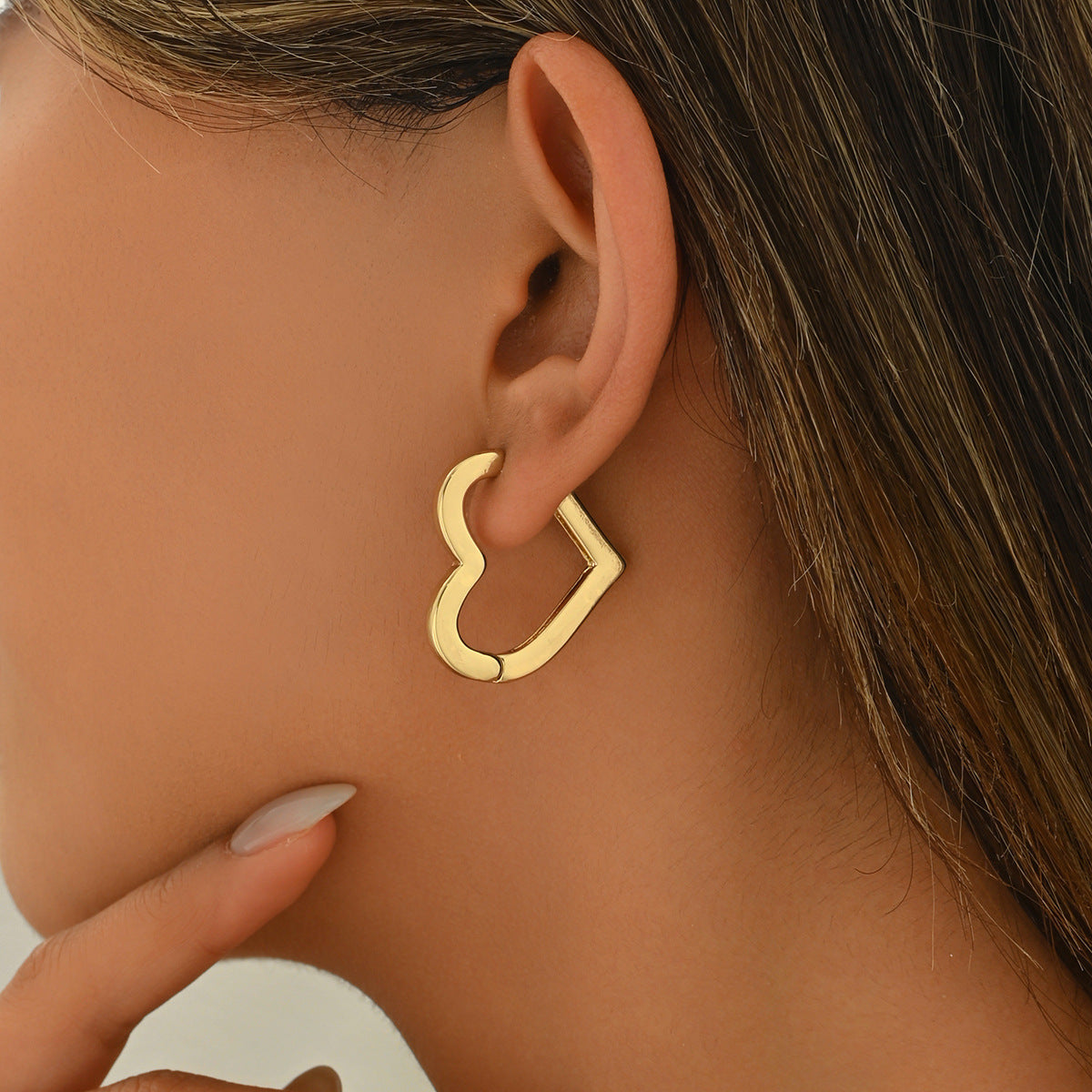 Pendientes de tuerca de aleación de zinc con forma de corazón geométrico minimalista para mujer con acabado chapado