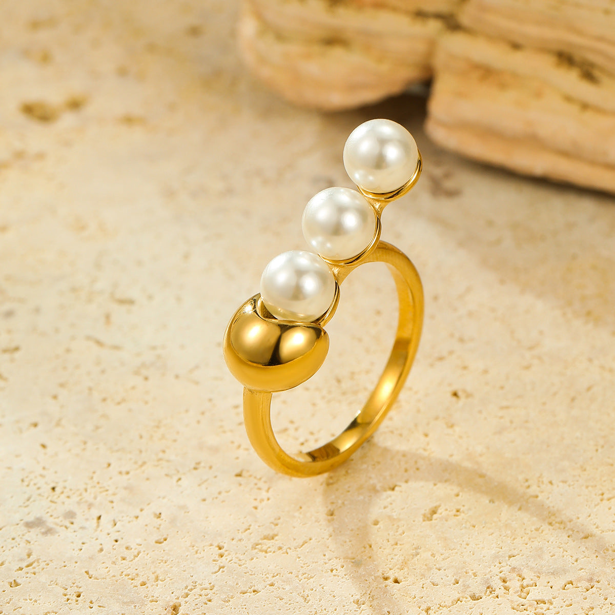 Anello da donna minimalista geometrico in acciaio inossidabile con placcatura in oro 18 carati e intarsio di perle