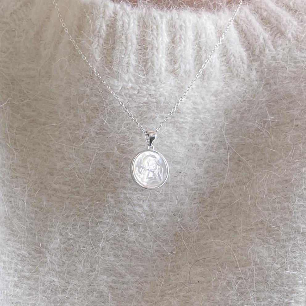 Minimalist Geometric Angel Baby Shell Necklace in 925 Sterling Silver Short Choker