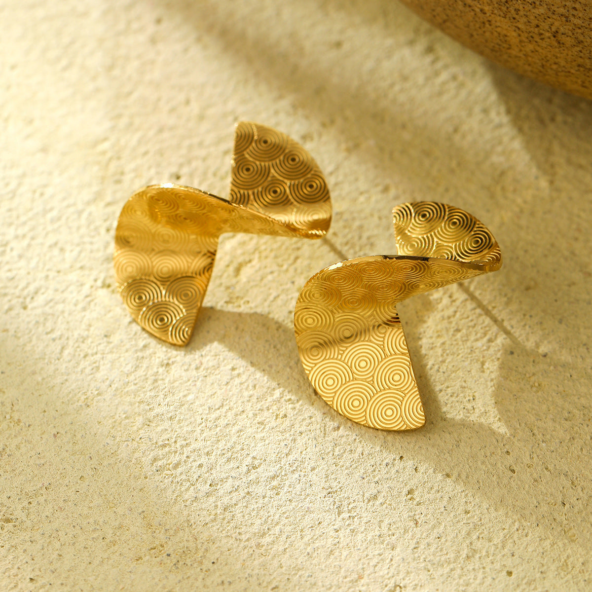 Pendientes giratorios de acero inoxidable con forma de abanico y acabado chapado para mujer, diseño de rayas circulares a la moda y minimalista