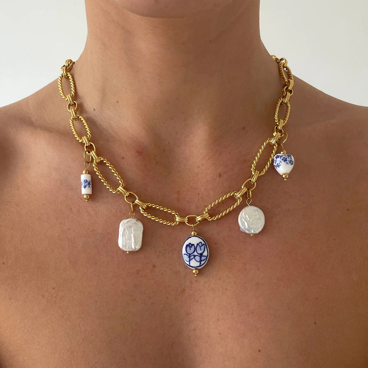 Collana con Pendente a Cuore Minimalista in Perla in Acciaio al Titanio con Finitura Galvanizzata da Donna
