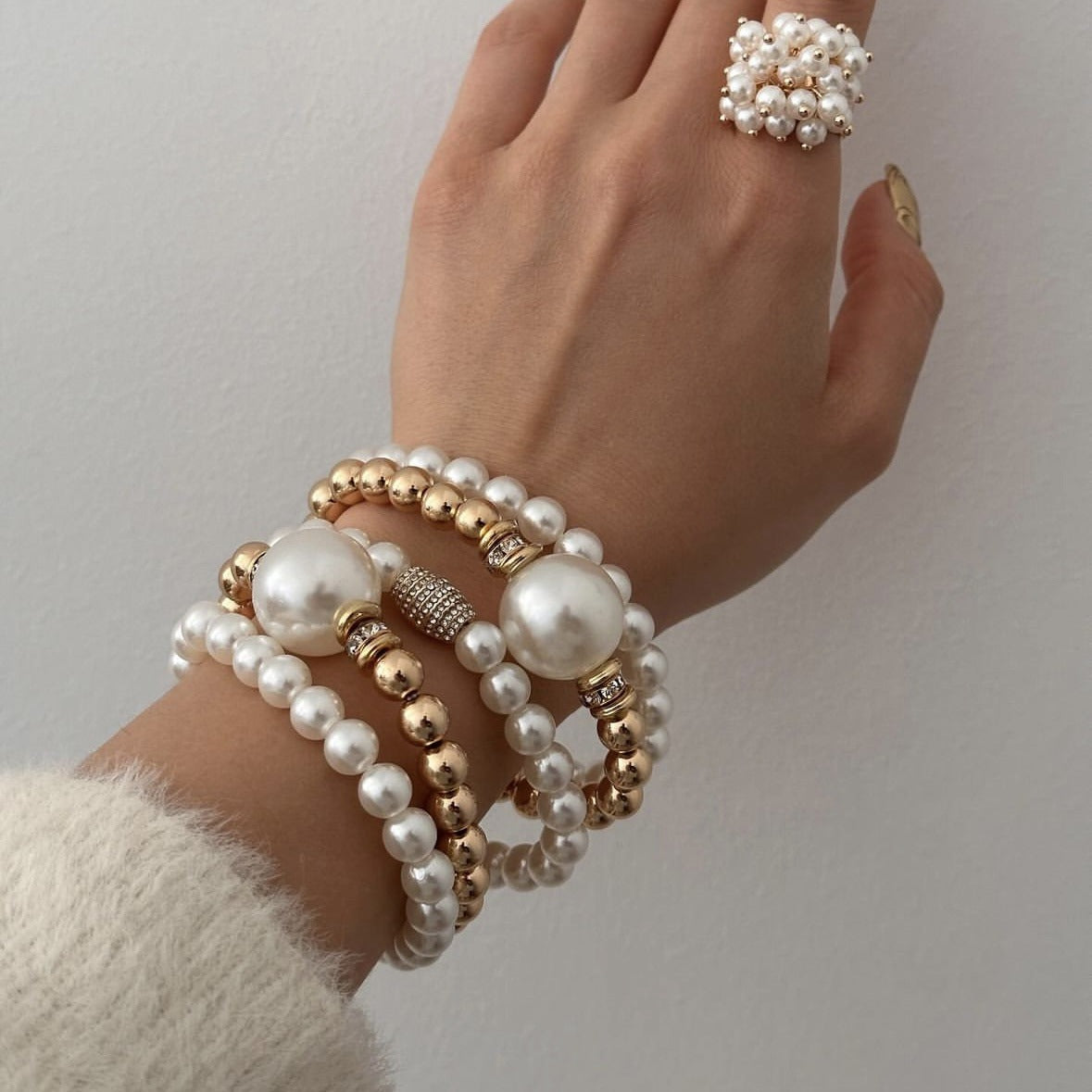 Set di bracciali a perla geometrica rotonda esagerata con strass micro-pavé per donna