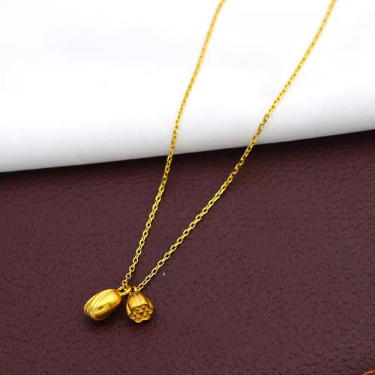 Collar con colgante minimalista de flor de loto y raíz de loto en acero de titanio con acabado chapado para mujer