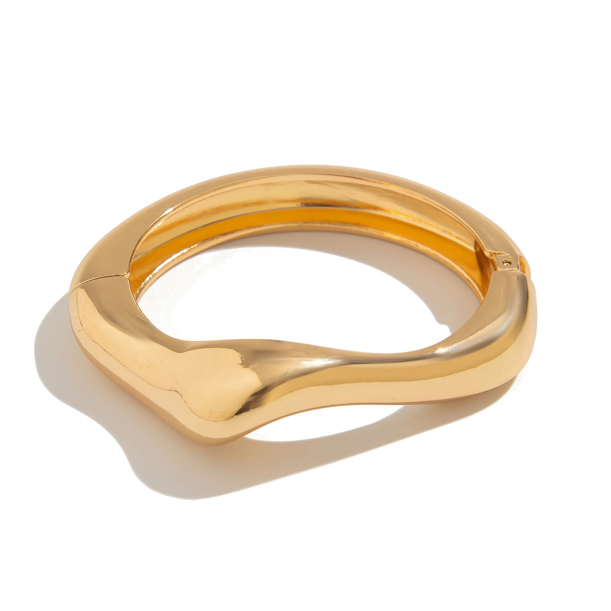 Pulsera de puño de metal entrelazado minimalista con detalles de perlas simuladas para mujer