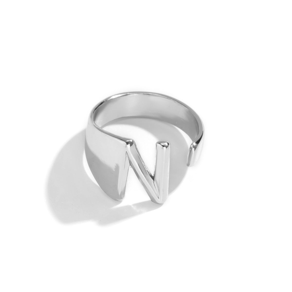 Anello aperto da donna minimalista con lettera geometrica, fascia in lega con finitura placcata