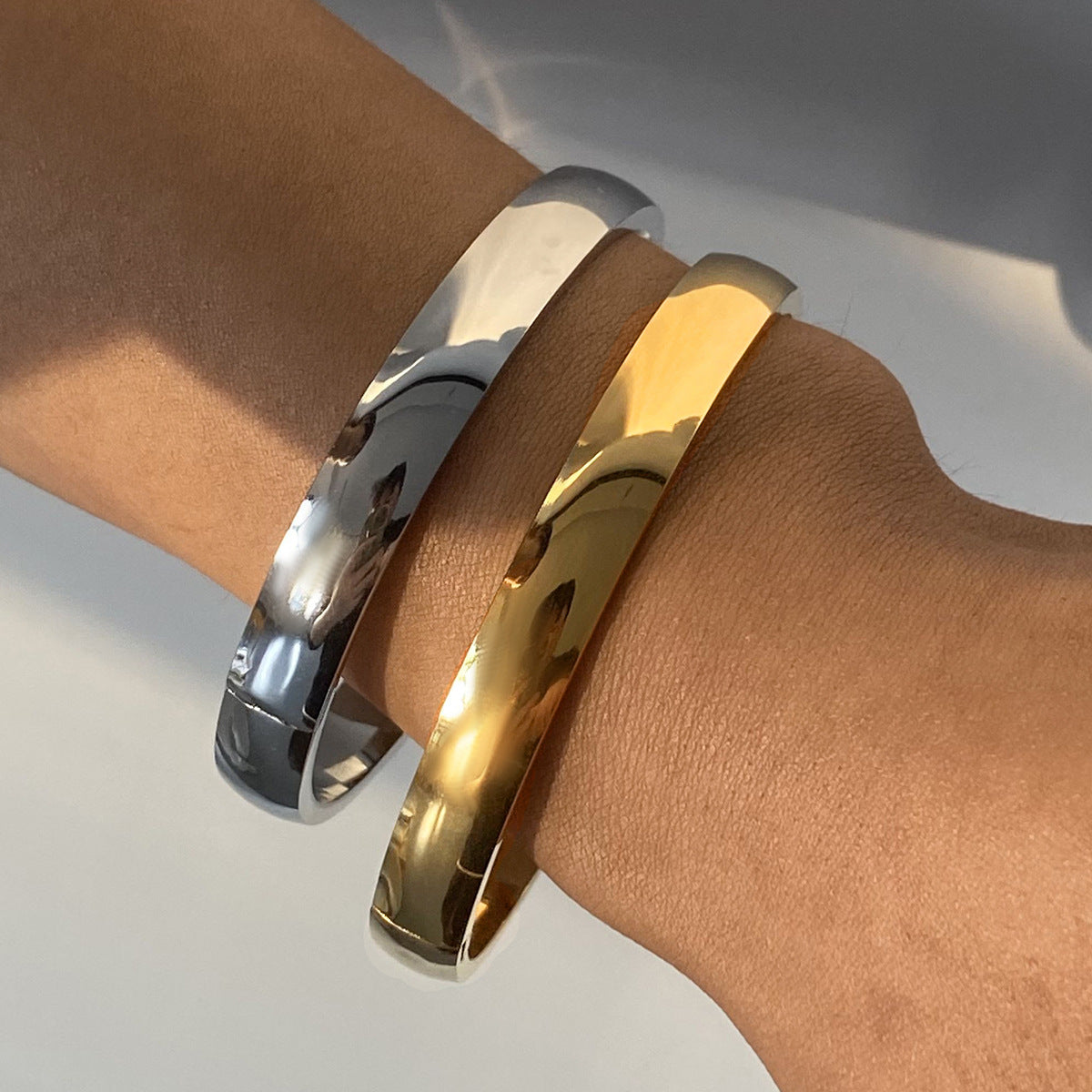 Brazalete Minimalista Geométrico de Acero Inoxidable Galvanizado para Mujer y Hombre