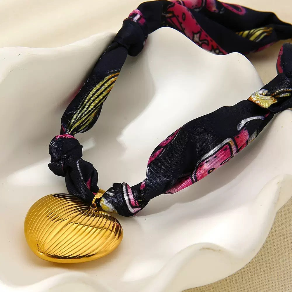 Collana da donna casual con ciondolo in ceramica a forma di fiore e acciaio inossidabile