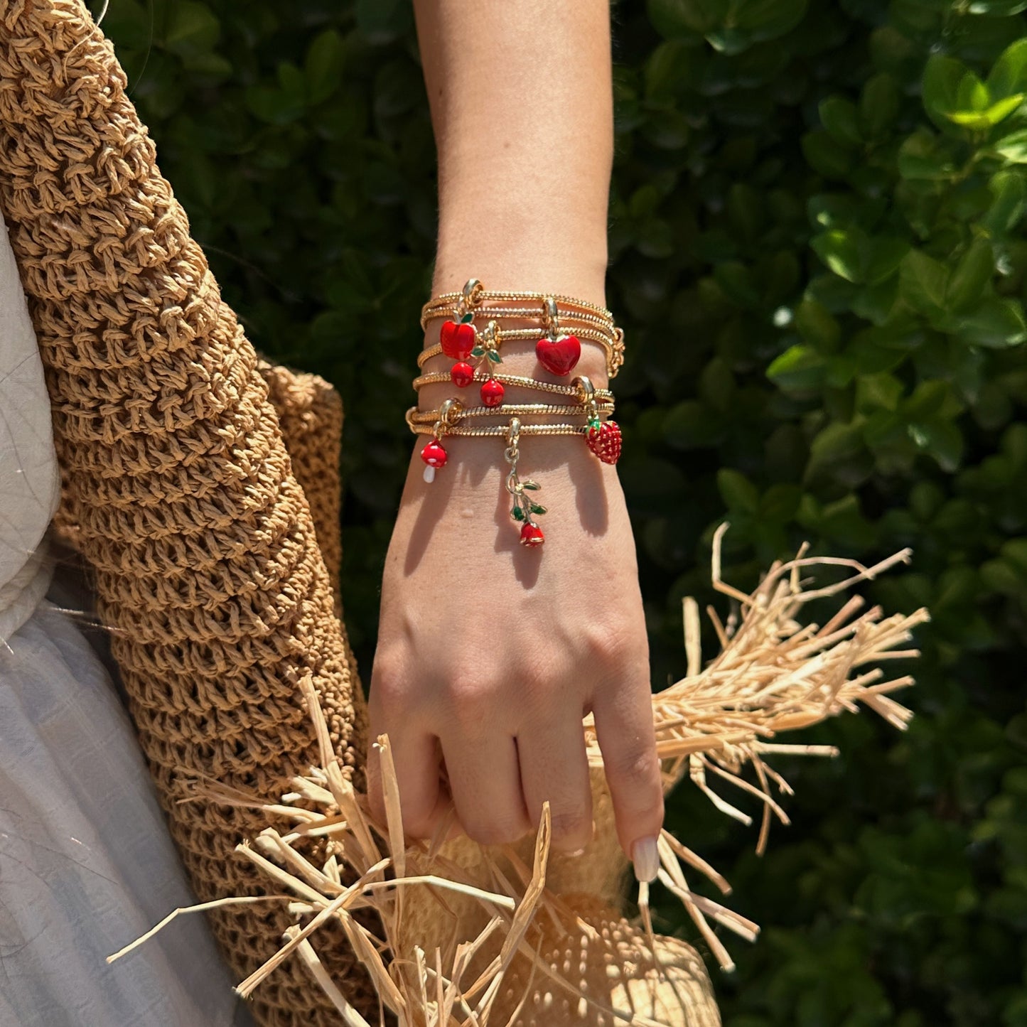 Bracciale da donna in acciaio inossidabile con ciondolo a goccia di olio colorato ed elegante a forma di frutta