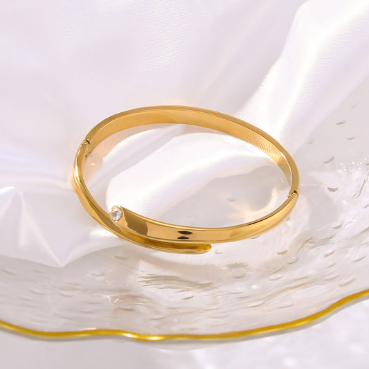 Bracciale minimalista in acciaio al titanio con intarsi di strass e design asimmetrico, acciaio inossidabile placcato oro 18 carati