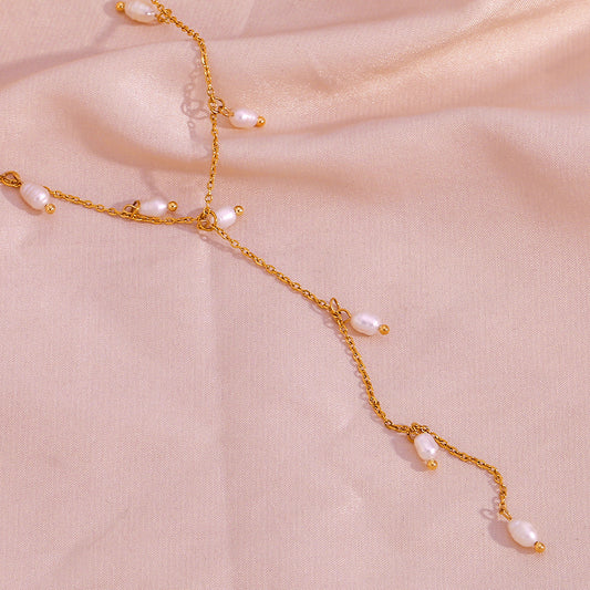 Collar minimalista en Y de acero inoxidable para mujer con colgante de acero de titanio, detalles de perlas cultivadas y flecos