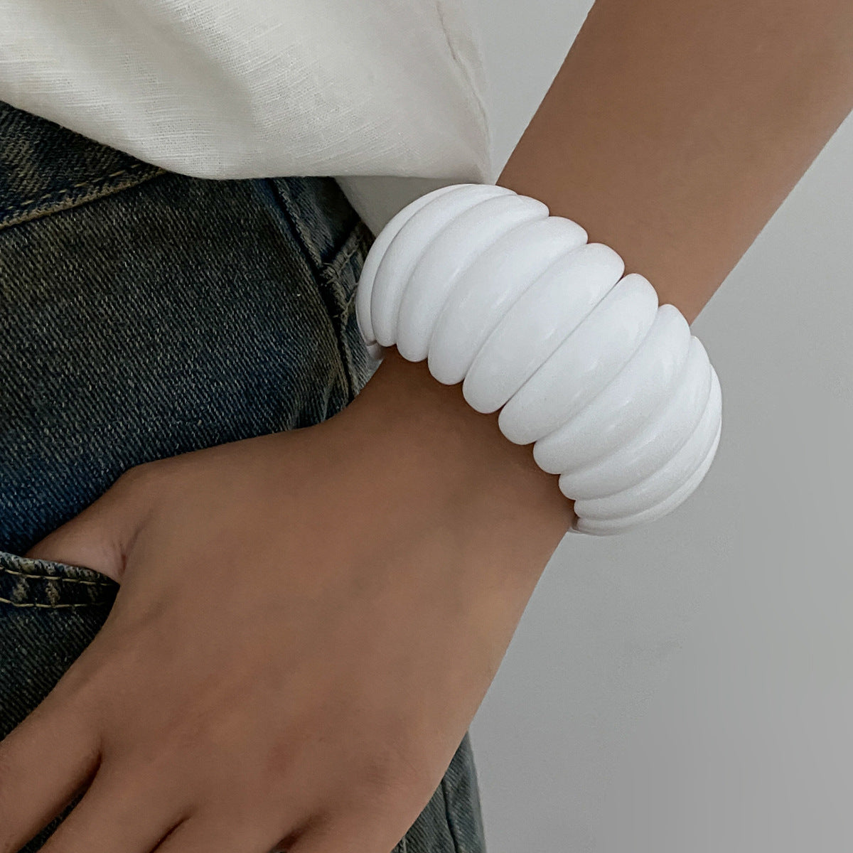 Elegant Geometric Oval Resin Bangle Bracelet for Women