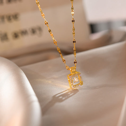 Collana con ciondolo a bottiglia di profumo geometrica minimalista in acciaio al titanio placcato oro 18 carati con catena ritorta da donna