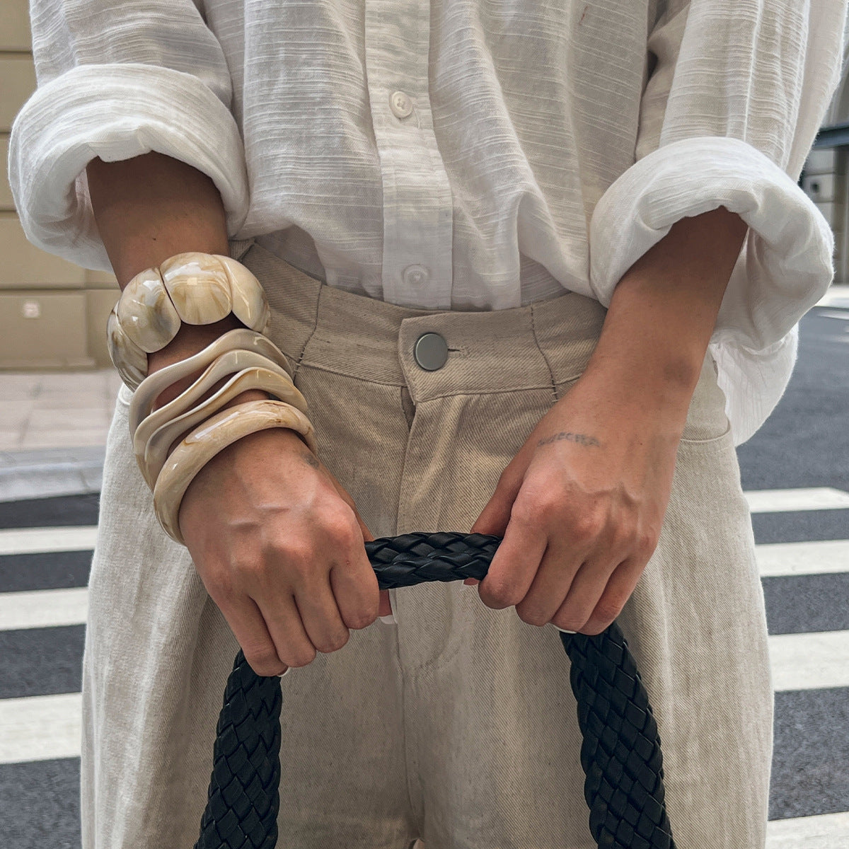 Bracciale da donna in acrilico geometrico a onde esagerate con elastico