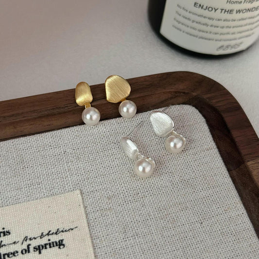 Orecchini a perno con perla dalla forma irregolare, minimalisti, in argento sterling 925 placcato oro