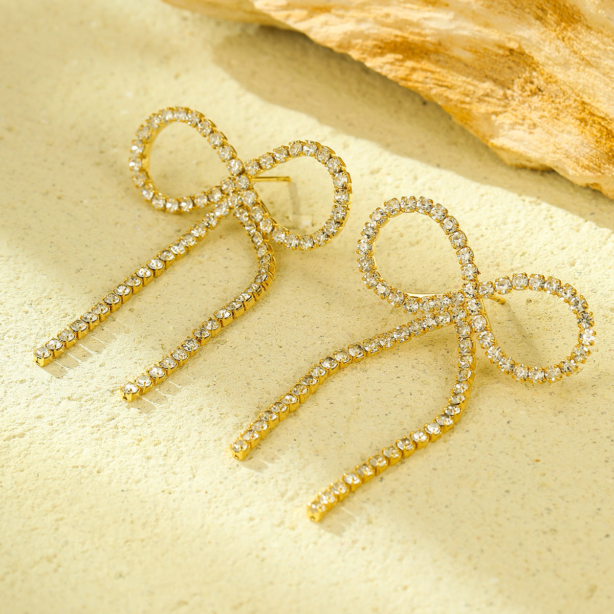 Pendientes de acero inoxidable para mujer con lazo de borla, circonitas incrustadas y acabado chapado