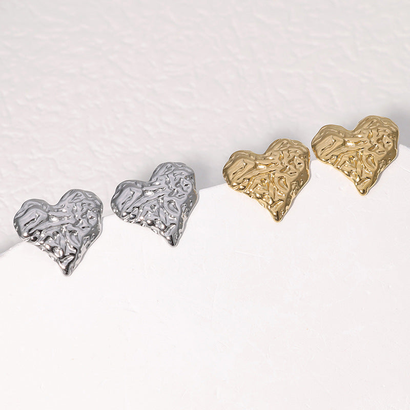 Orecchini a perno minimalisti da donna a forma di cuore in acciaio inossidabile con finitura placcata