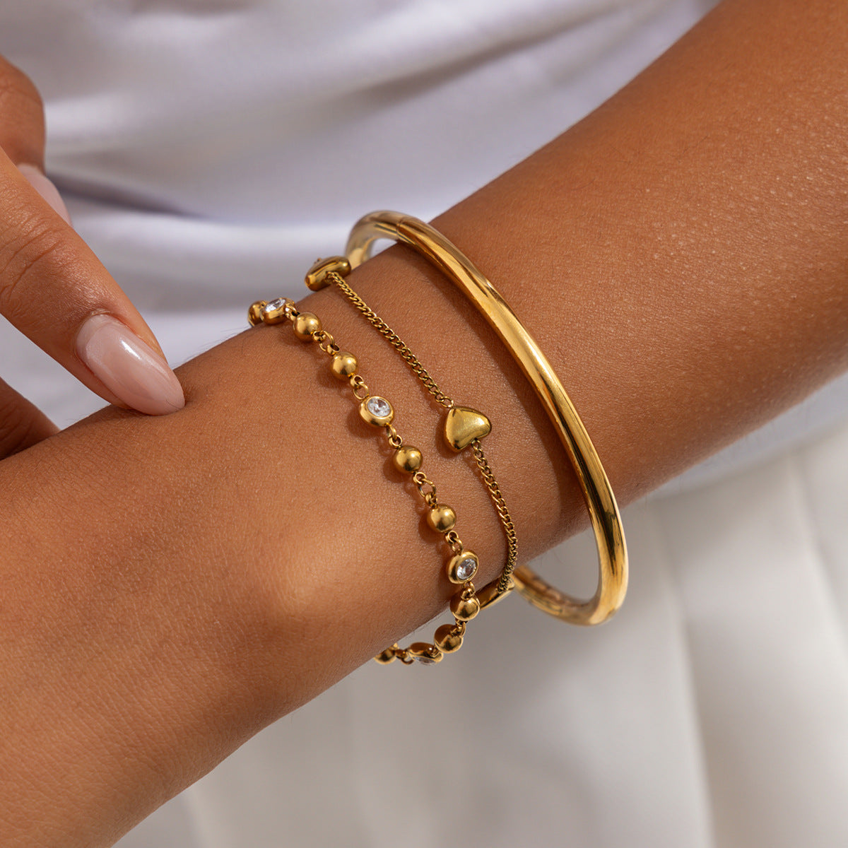 Minimalist Luxury 18K Gold Plated Stainless Steel Round Heart Rhinestone Spring Cuff Bracelet