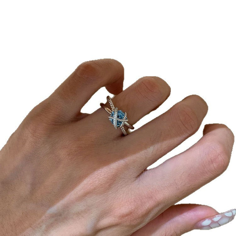 Elegante Anillo Minimalista de Cobre con Incrustaciones de Zirconia Diseño Geométrico Cruzado para Mujer Atuendo de Oficina de Moda