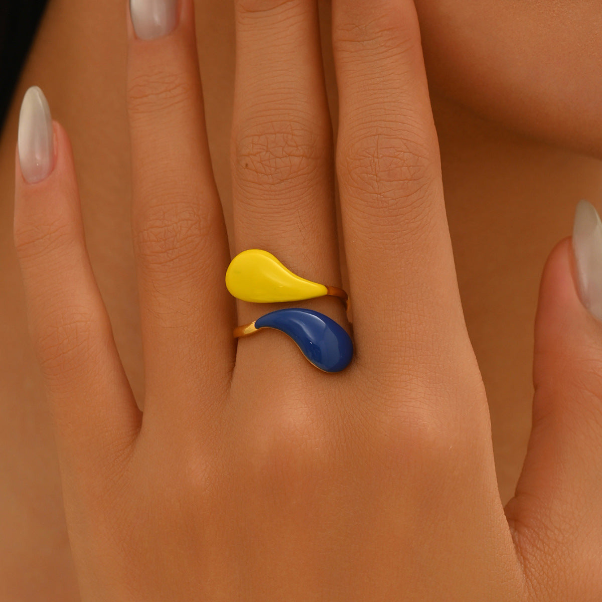 Anillo Abierto Geométrico Esmaltado de Moda para Mujer en Cobre con Estilo Minimalista y Urbano