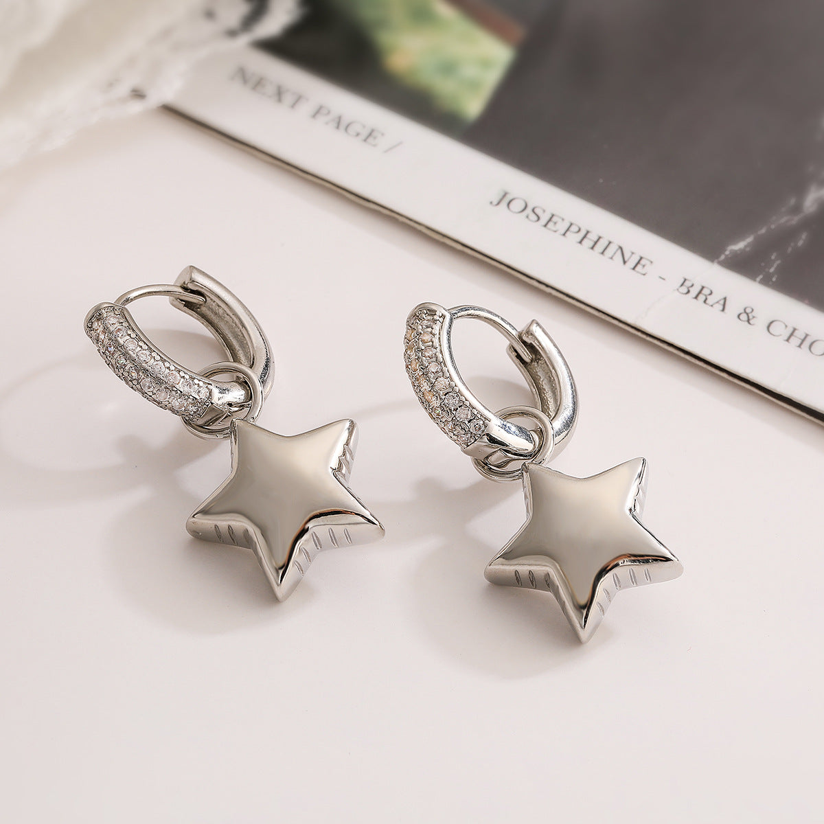 Orecchini da donna in zircone a forma di stella e luna asimmetrici minimalisti in rame con design geometrico