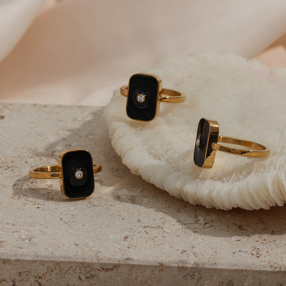 Anello Minimalista Quadrato Geometrico in Acciaio Inossidabile Placcato Oro 18K e Smalto Nero per Donna