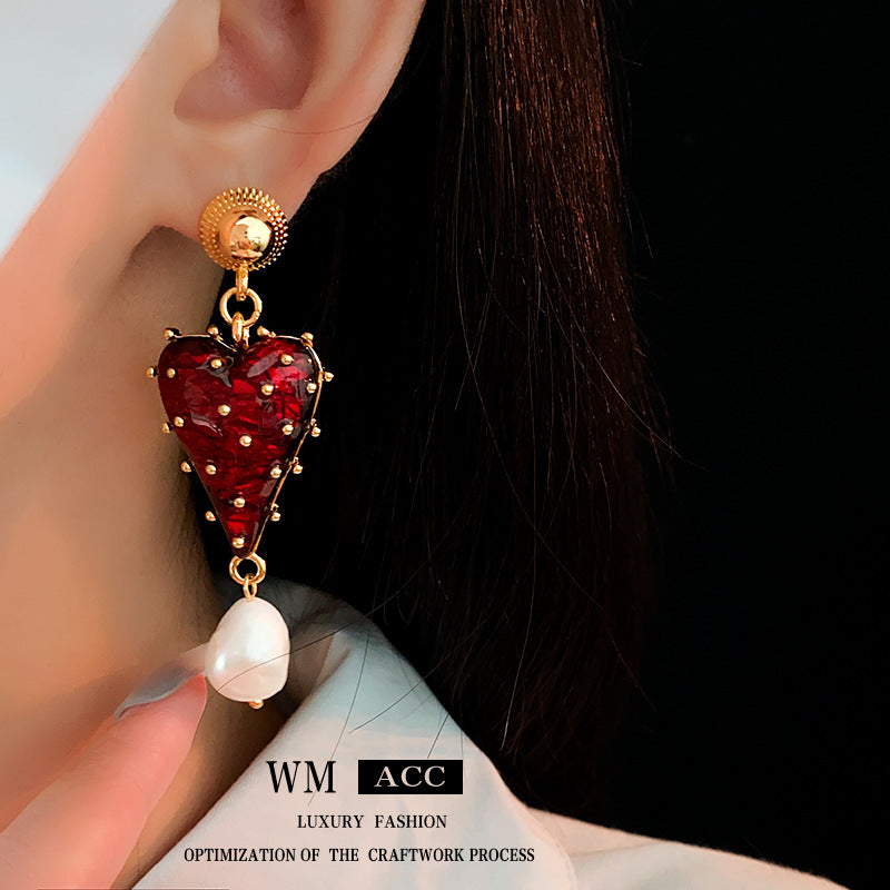 Orecchini a Cuore Vintage in Lega con Perni in Argento Placcato Oro e Accenti di Perle da Donna