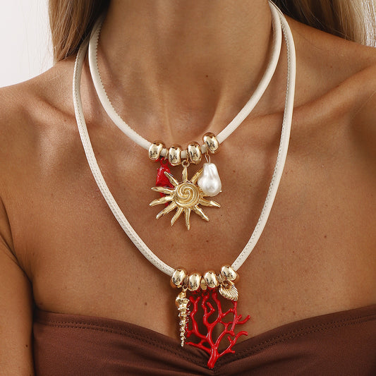 Collana Pendente Sole a Ramo di Corallo Bohemien con Pendente in Lega a Forma Geometrica e Cordino in Pelle per Donne